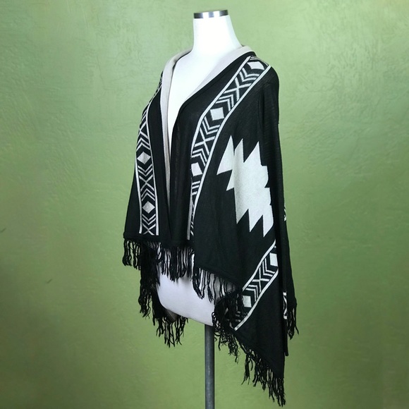 ROMEO + JULIET COUTURE Southwestern Boho Sweater M - Picture 4 of 8